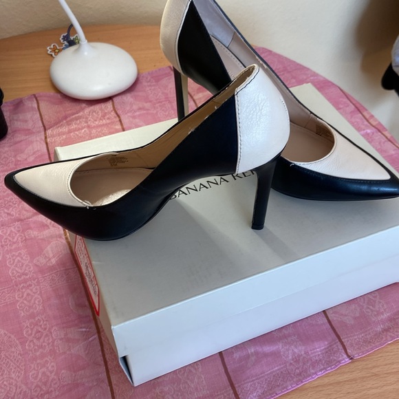 Banana Republic pumps - Picture 2 of 8